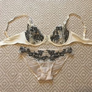 Victoria's Secret Unlined Bra 32D & matching panty